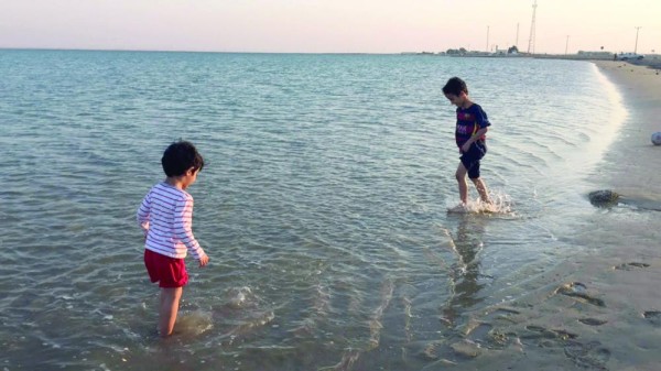 شاطئ «منيفة».. متنفس يقصده أهالي النعيرية صيفا
