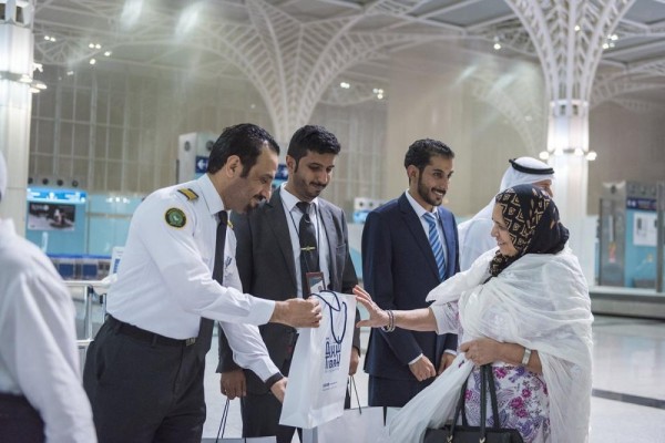 بالصور.. وصول أول رحلة حج من نيودلهي
