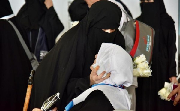 التمور والورود في استقبال الحجاج بجمرك المدينة