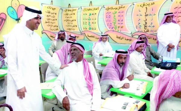 طلاب فوق الـ 70 عاما على مقاعد الدراسة