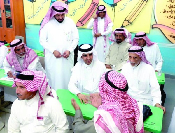 طلاب فوق الـ 70 عاما على مقاعد الدراسة