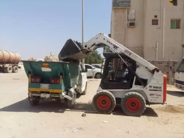 رفع 650 طن نفايات بالجبيل
