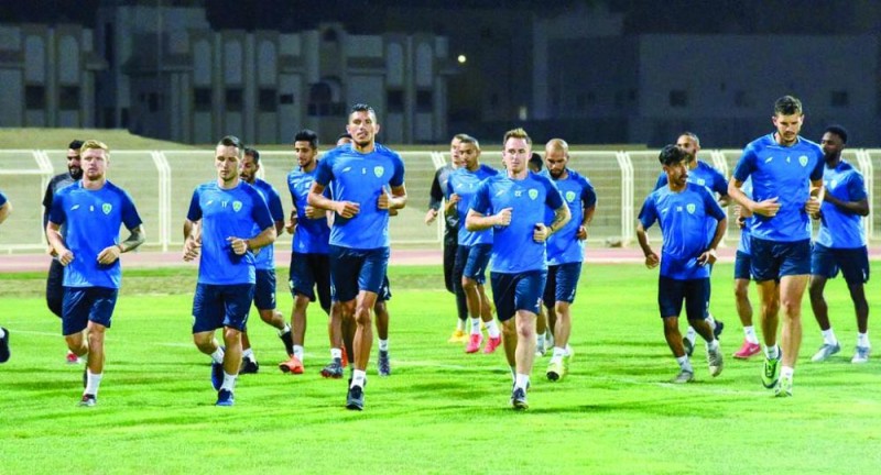 9 محترفين يربكون إدارة الفتح