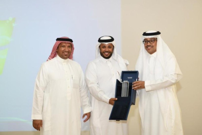 النجراني يكرم في عمله