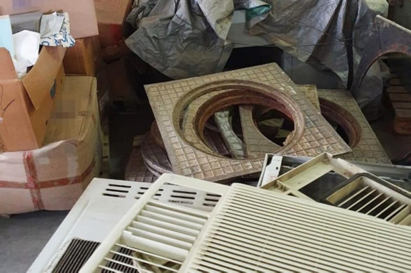 إغلاق مستودعين للأغذية بجدة
