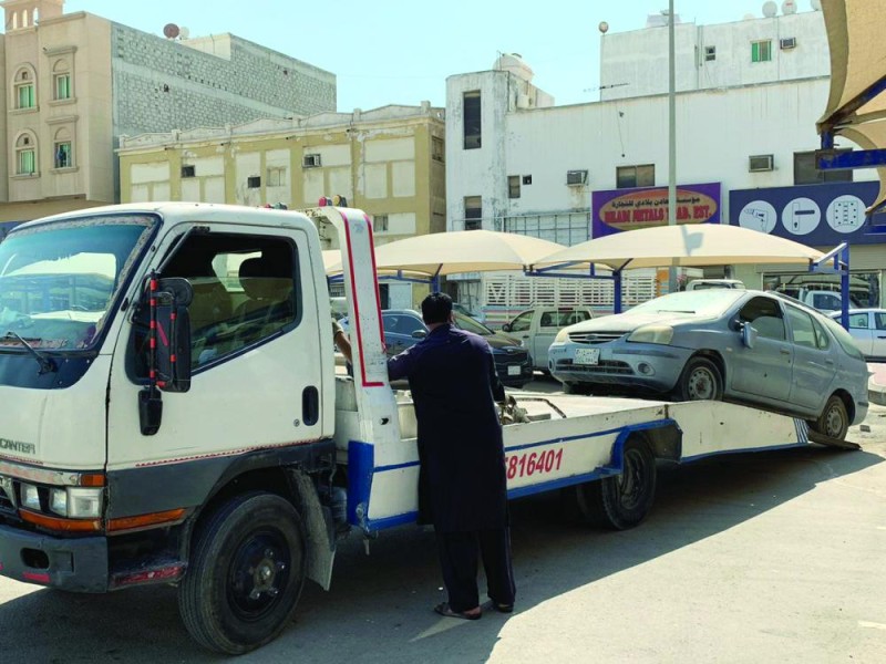 رفع 58 سيارة مهملة من ساحات الخبر الشمالية
