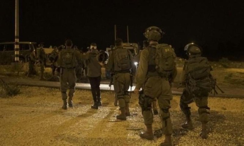 الاحتلال يعتقل 12 فلسطينيا من الضفة