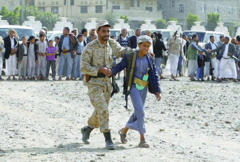 الحوثي يجبر اليمنيين على الخدمة العسكرية