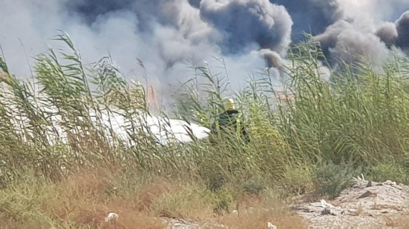 مدني الجبيل يباشر حريقاً في صناعية العريفي .. ولا إصابات