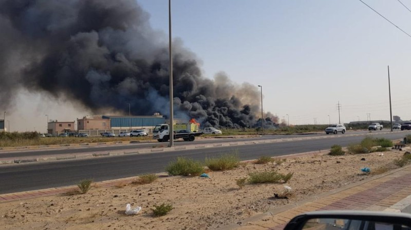 مدني الجبيل يباشر حريقاً في صناعية العريفي .. ولا إصابات