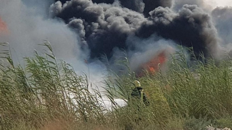 مدني الجبيل يباشر حريقاً في صناعية العريفي .. ولا إصابات