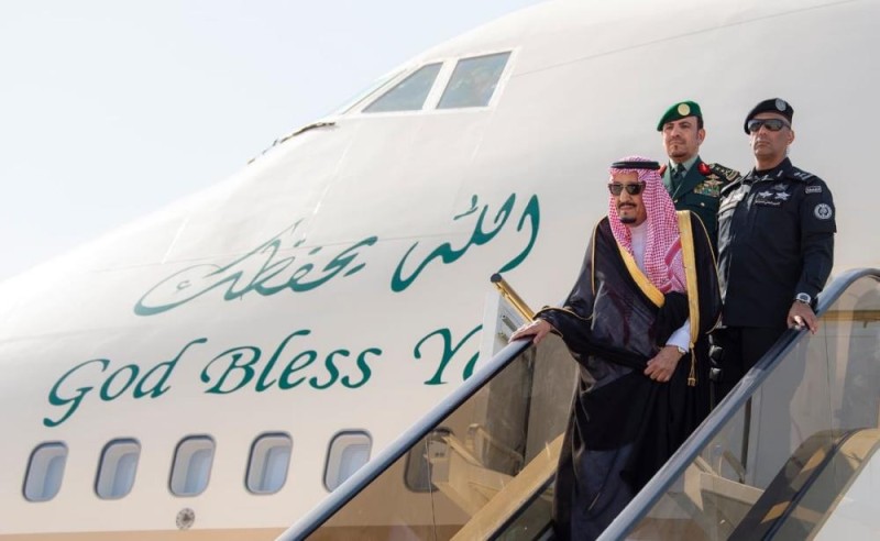 خادم الحرمين الشريفين يصل إلى