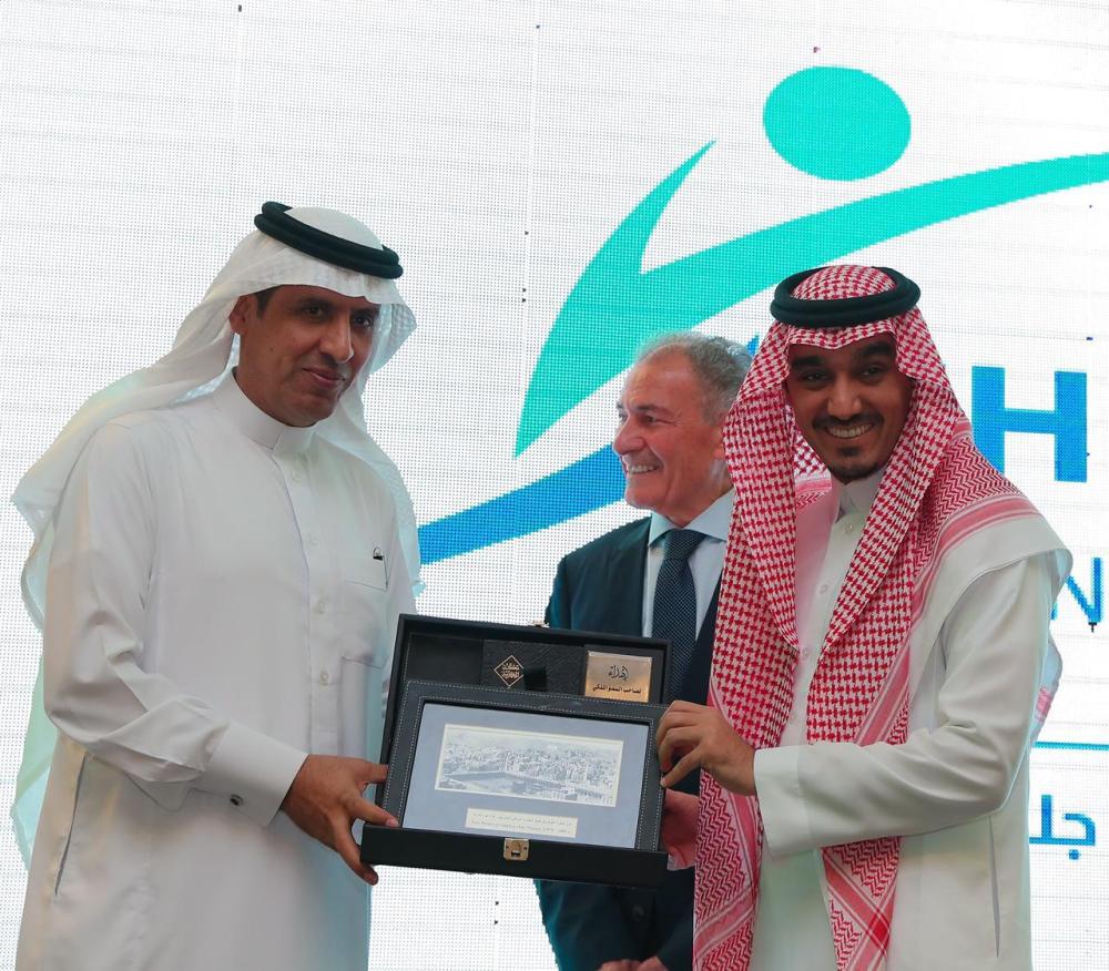 رئيس «هيئة الرياضة» يدشن شعار بطولة «سوبر جلوب»