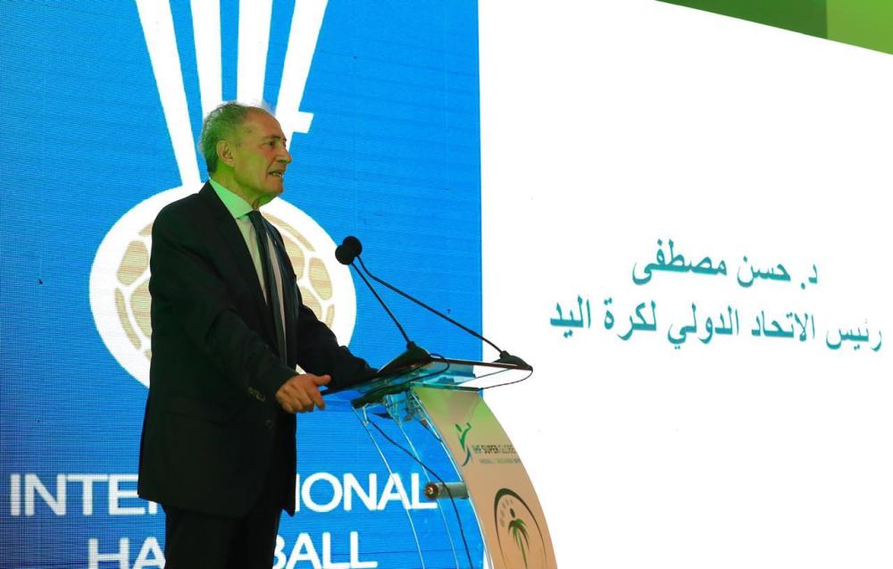 رئيس «هيئة الرياضة» يدشن شعار بطولة «سوبر جلوب»