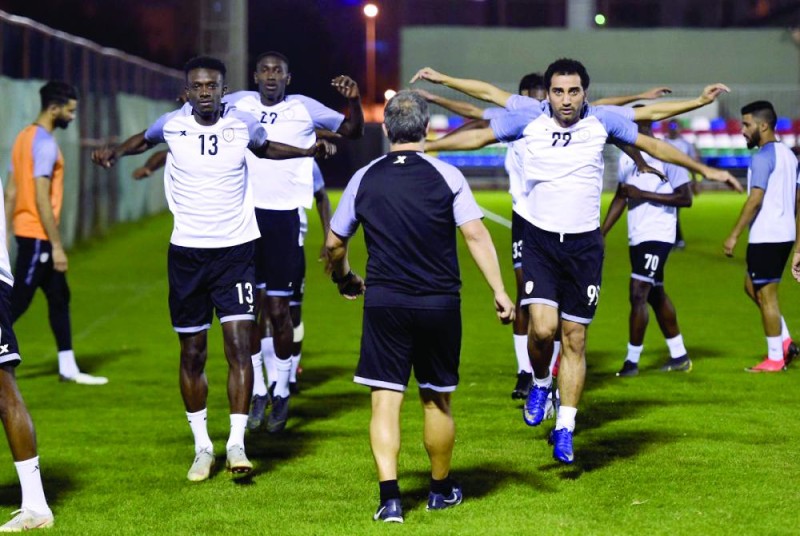 الليث يركض بـ«ثوب جديد»