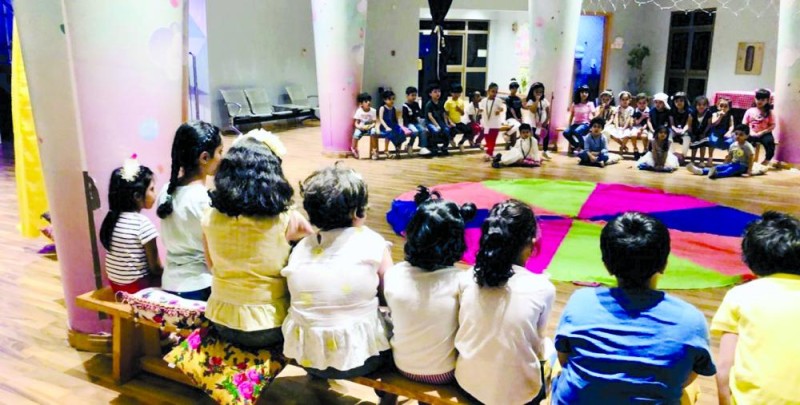 «الإنجليزية» تمهد لـ «الصينية» بمركز مشاعل الخير
