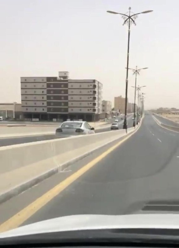ضبط قائد مركبة تسير عكس الاتجاه بتبوك