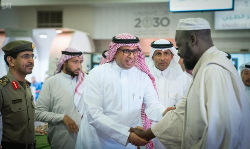 استقبال أول رحلات «حجاج البحر» بالهدايا والورود