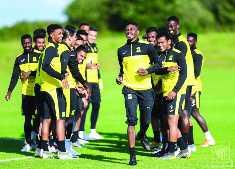أطباء ليفربول يفحصون لاعبي الاتحاد