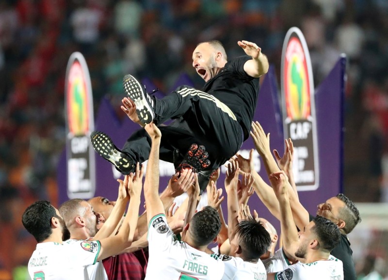 بلماضي يشيد بلاعبيه بعد التتويج بأمم أفريقيا