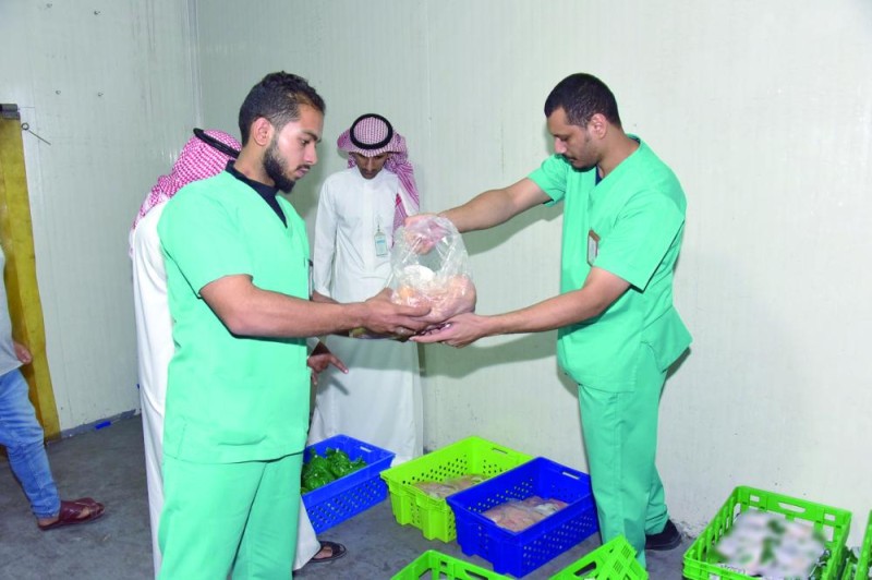 ضبط لحوم فاسدة في الثلاجات المركزية بالدمام