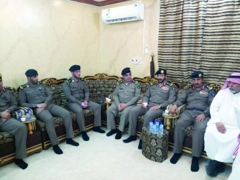 وزير الداخلية يعزي أسرة الرقيب «العتيبي»