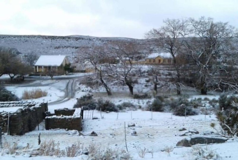 قرية أفريقية يتكدس سكانها أمام المدافئ فى الصيف