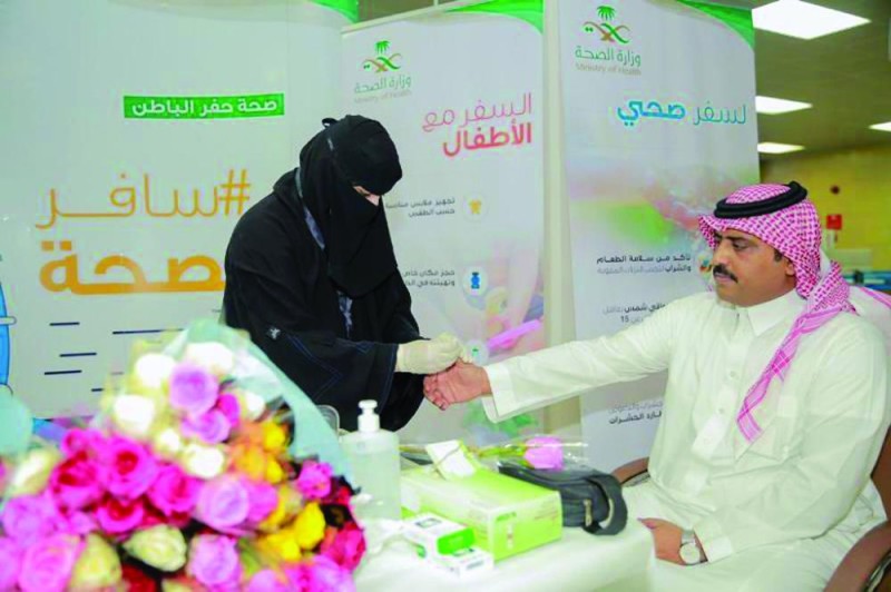 «سافر بصحة» حملة لرحلة سليمة من مطار القيصومة