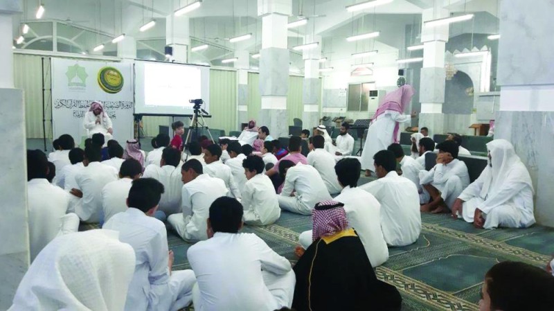 تخريج 114 دارسا في دورة قرآنية بالدمام