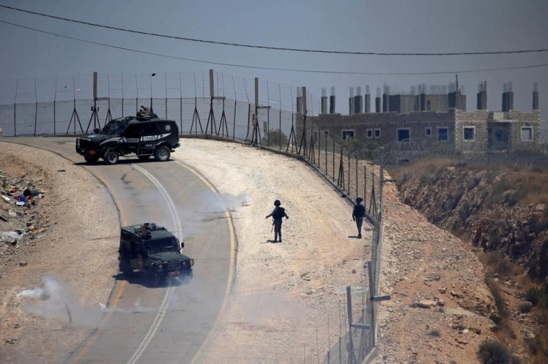 استشهاد فلسطيني وإصابة العشرات في غزة