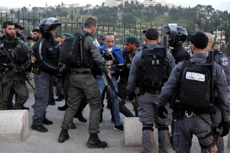قوات الاحتلال تعتقل 7 فلسطينيين