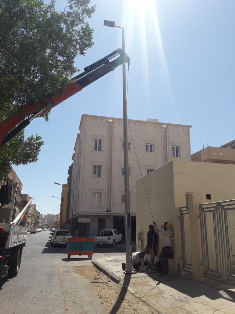 الخبر .. إنارة حي الثقبة بـ 260 عمود وفانوس جديد
