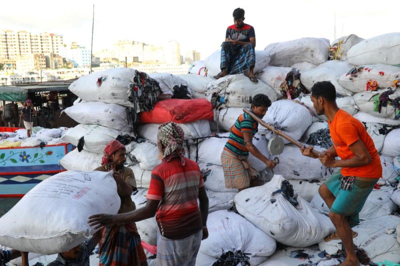 فيضانات بنجلاديش تقتل 75 شخصاً