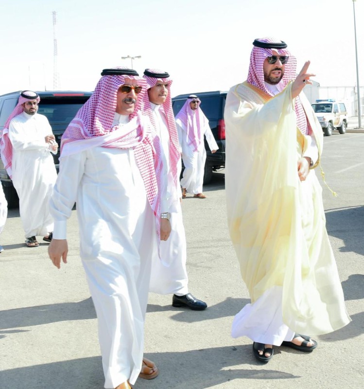بالصور.. حكاية «سيلفي» الحجاج العراقيين مع أمير الشمالية 