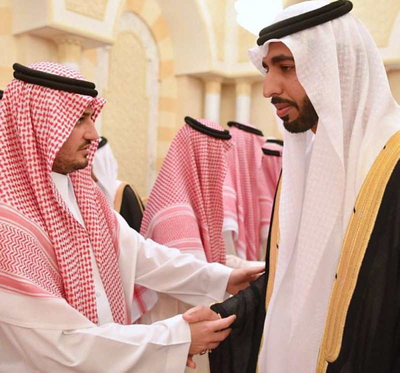 أبناء الأمير بندر بن عبدالعزيز يستقبلون المعزين 