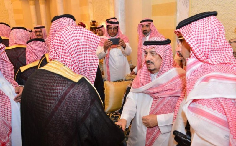 أبناء الأمير بندر بن عبدالعزيز يستقبلون المعزين 