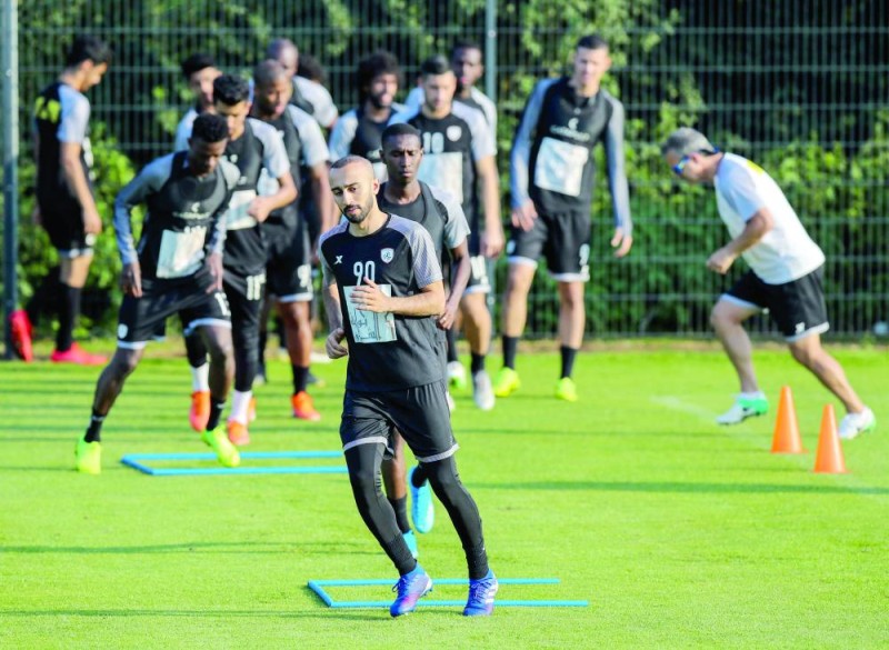 السهلاوي يشارك في تدريبات الشباب
