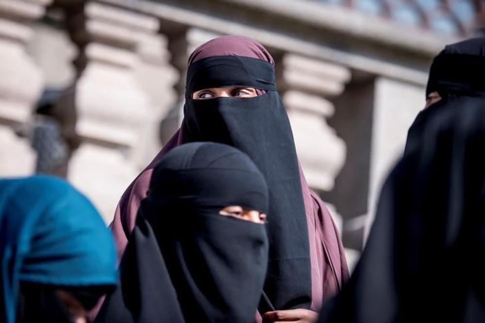 رسمياً ... هولندا تُفعّل حظر ارتداء النقاب
