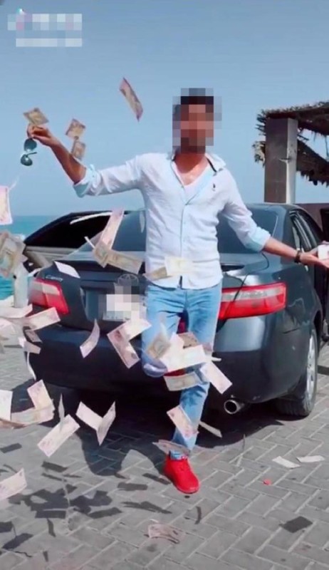 هذا جزاء «ثلاثيني» أهان عملة الإمارات