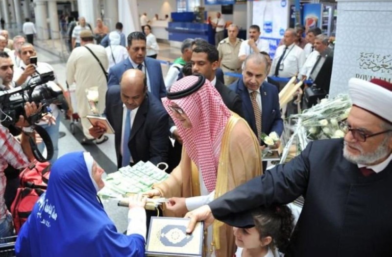 بالصور.. السفير في لبنان يودّع طلائع الحجاج