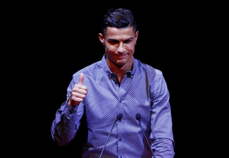رونالدو «المتكامل» الأفضل لكوهلي