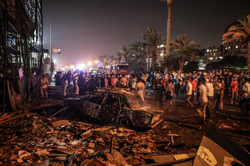 مقتل 19 في انفجار سيارة بوسط القاهرة
