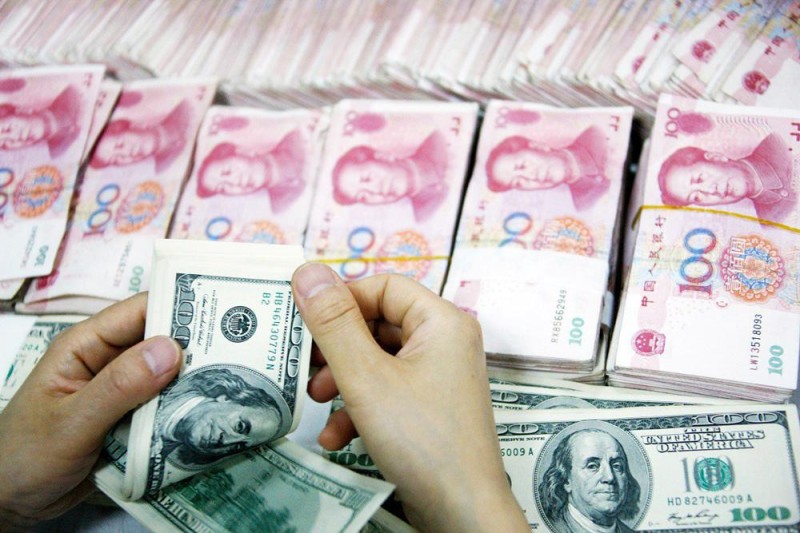 للمرة الأولى منذ 10 سنوات .. العملة الصينية تهبط أمام الدولار