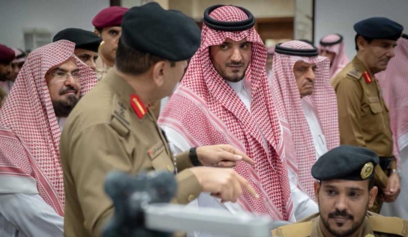 وزير الداخلية يشيد بتعاون رئاسة الحرمين مع الأمن