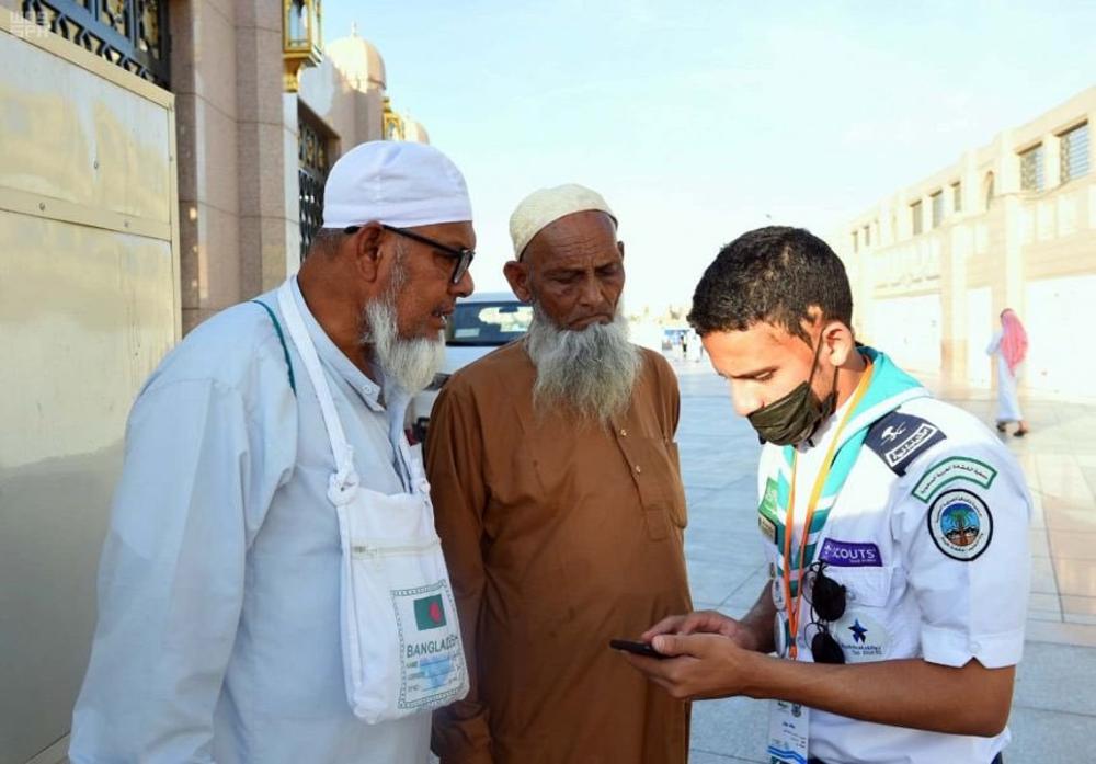 كشافو المدينة المنورة .. صورة مضيئة لخدمة الحجاج