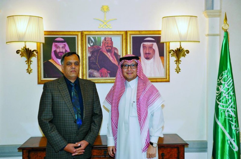 «بخاري» يبحث قضايا المنطقة مع السفير الهندي