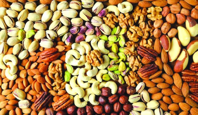 المكسرات والخضراوات.. طريقك الطبيعي لتقوية البصر
