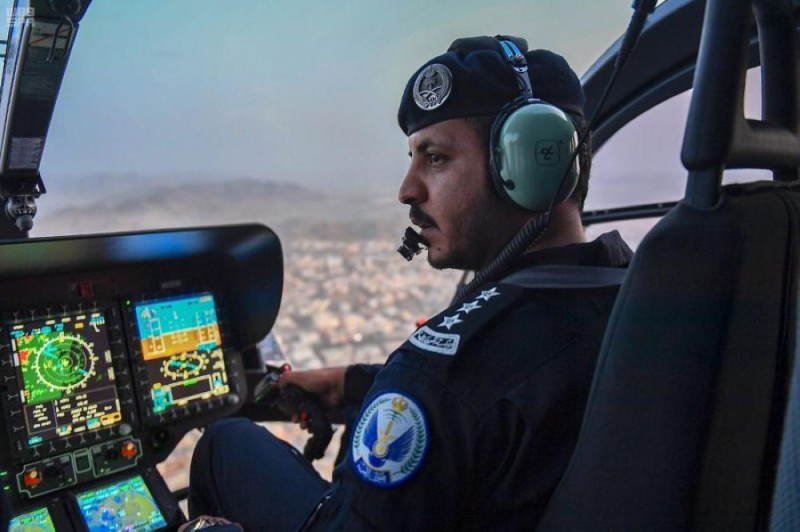 بالصور.. «طيران الأمن» يحلق في سماء مكة