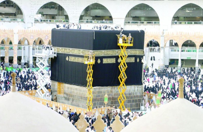 160 فنيا لتغيير «كسوة الكعبة»