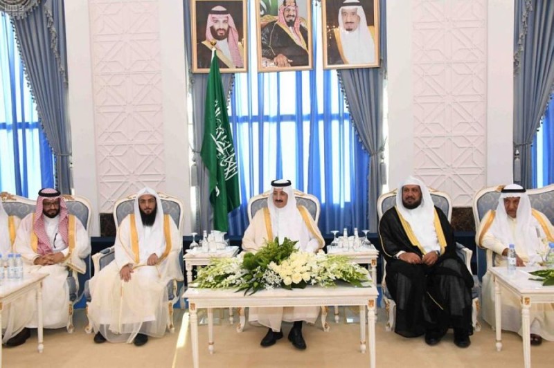 محافظ الأحساء يستقبل المهنئين بالعيد